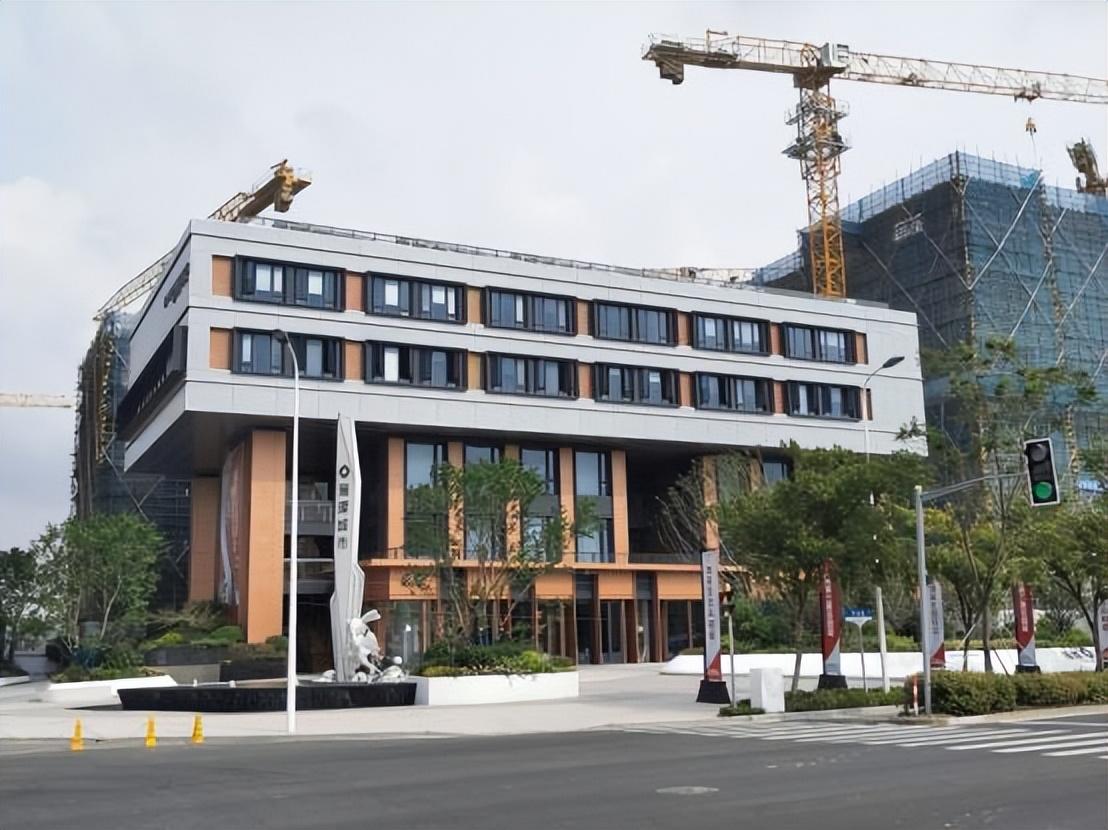 非凡十年——建材答卷 | 光伏建材构建零碳美丽中国