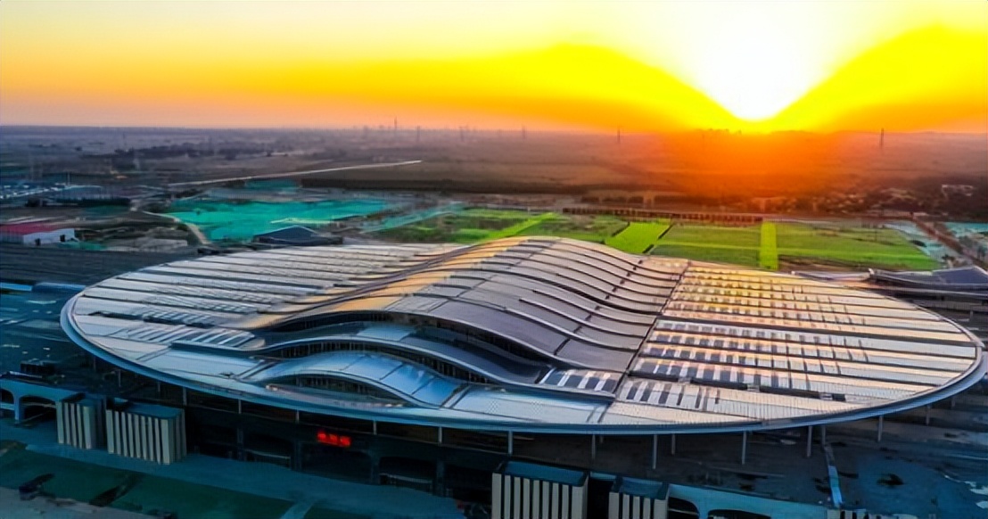 非凡十年——建材答卷 | 光伏建材构建零碳美丽中国
